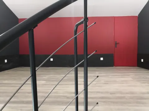 Travaux dans le Nid Des Dépravations, un nouvel espace commun aux gites et donjons BDSM de l'Antre Des Vices, proche de Valence